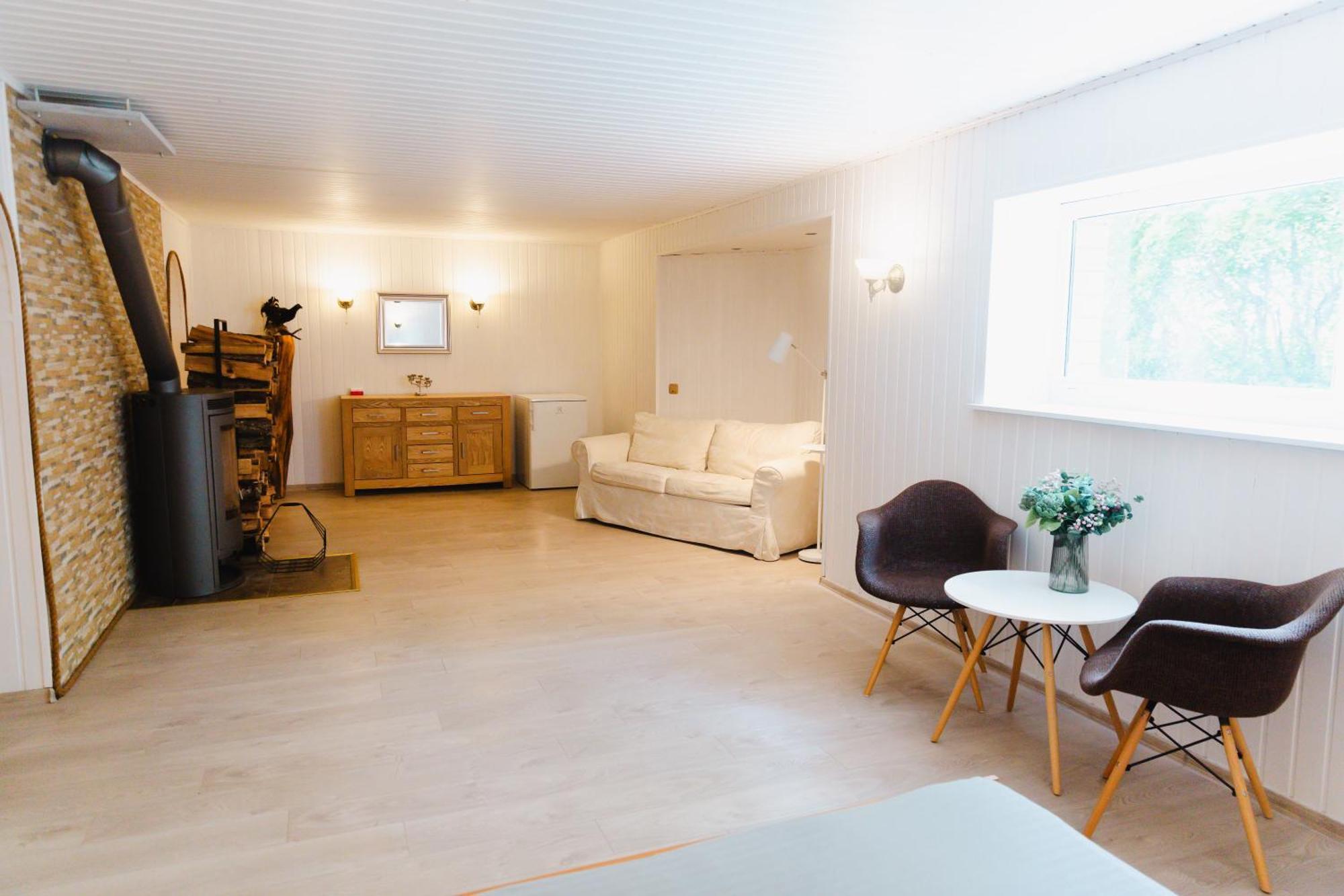 Konrad Family Guesthouse Kuressaare Room photo