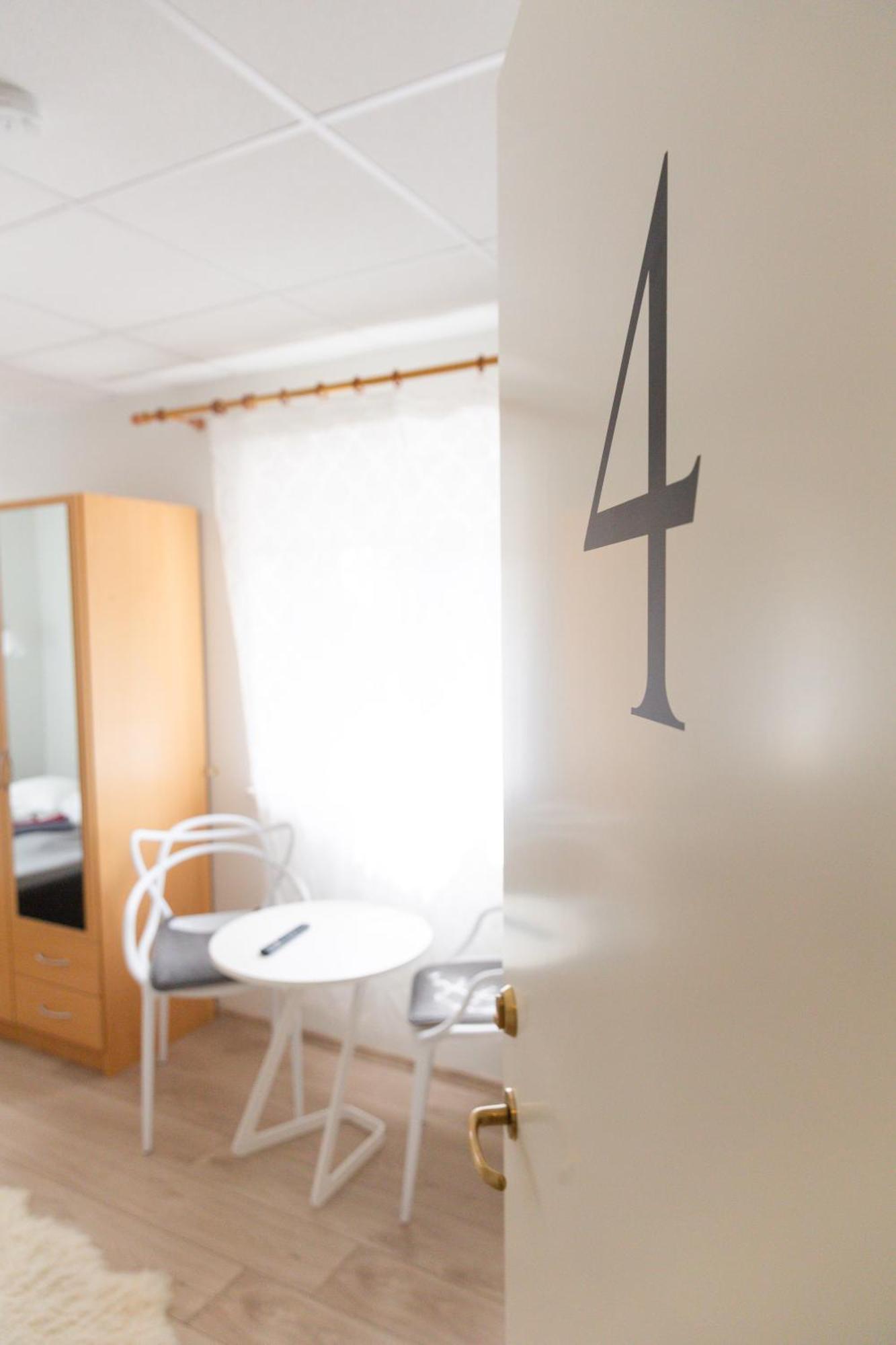 Konrad Family Guesthouse Kuressaare Room photo